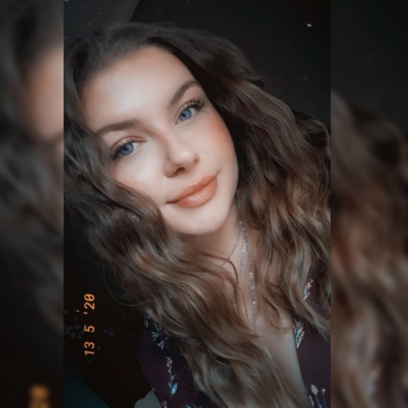 Meet your Posher, Breonna - Picture 1 of 1